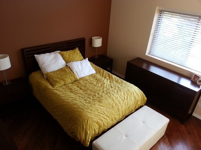 Building Photo - 2012 W St Paul Ave