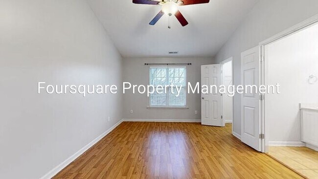 Building Photo - Bright End-Unit Townhome with Screened Porch & Community Pool – Raleigh Location