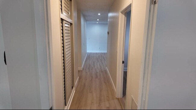 Building Photo - 600 NW 38th Ct