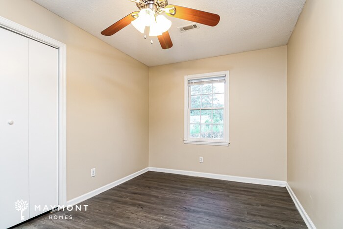 Building Photo - 306 Gippy Dr