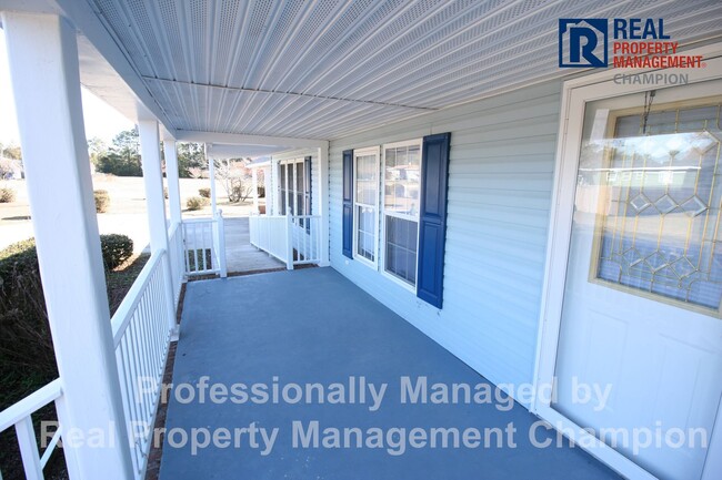 Building Photo - Spacious 3 BD/2.5 BA Home w/New Flooring and Fresh Paint