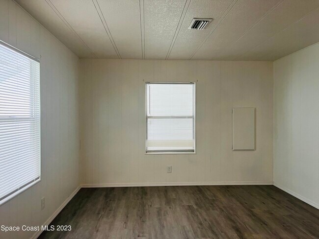 Building Photo - 530 Kimberly Cir