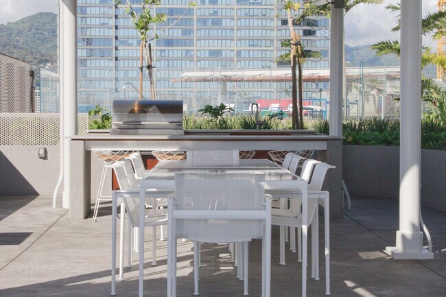 Building Photo - Central AC. Two Swimming Pools. Ocean view. (RRLLC)