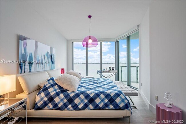 Building Photo - 2900 NE 7th Ave