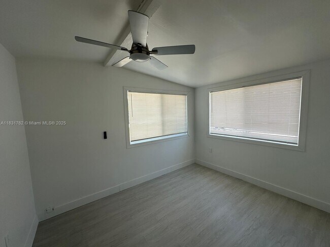 Building Photo - 1754 NE 48th Ct