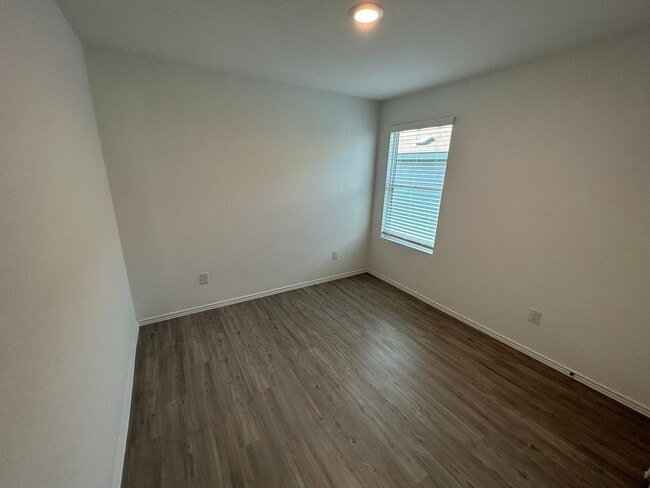 Building Photo - Modern 4-Bedroom Living with Community Pool Access!