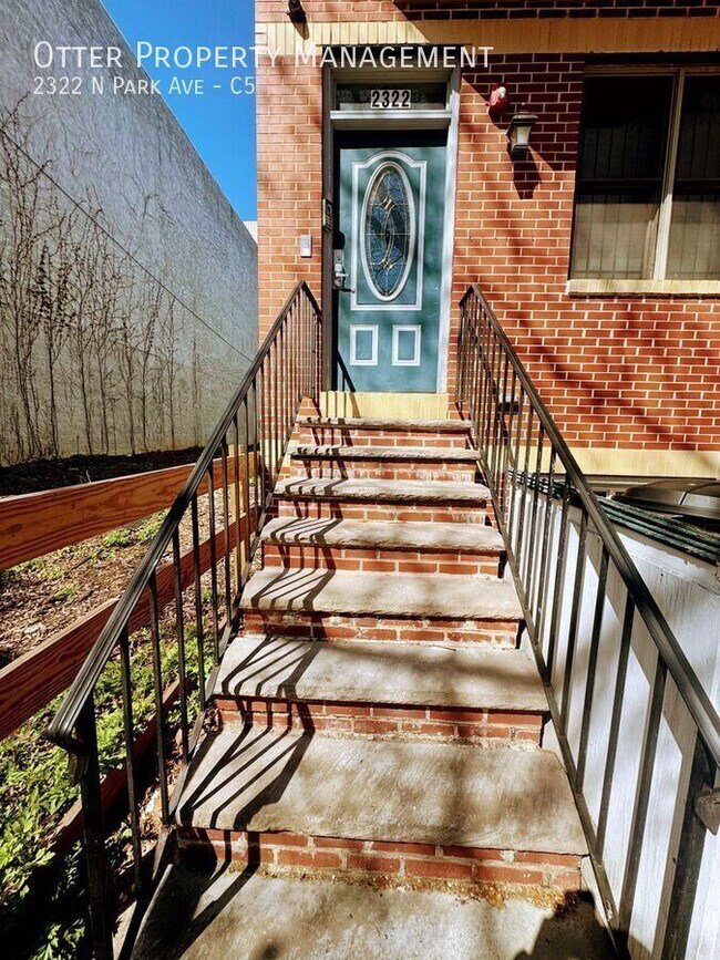 Building Photo - 2322 N Park Ave