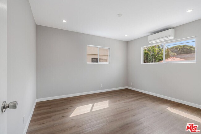 Building Photo - 4023 Lincoln Ave