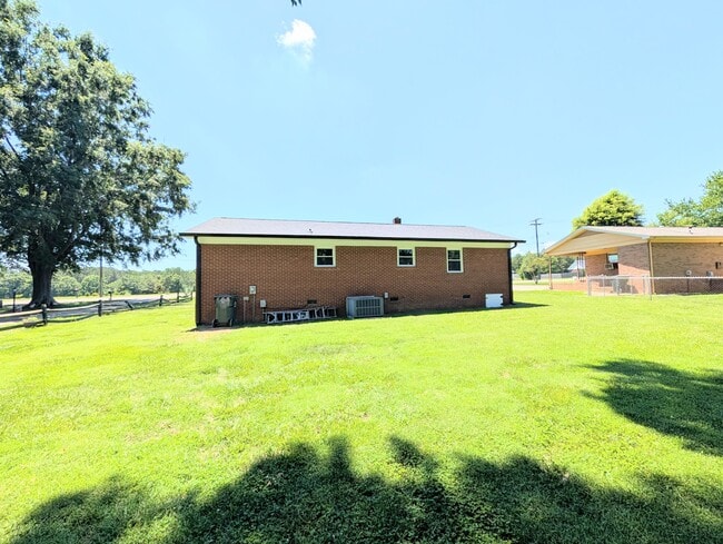 Building Photo - 507 J C Dellinger Rd