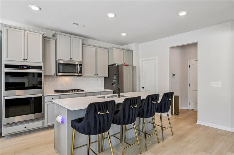 Building Photo - 4774 Sultana Way