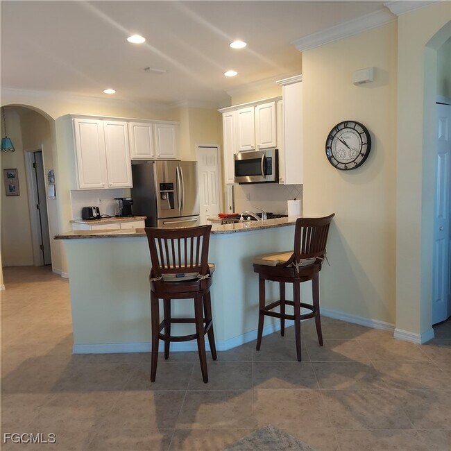 Building Photo - 10520 Diamante Way