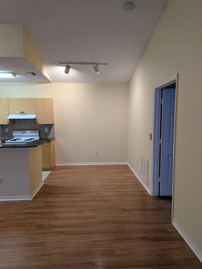 Building Photo - 10306 Fox Trail Rd S