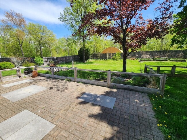 Building Photo - 1208 NY-9G