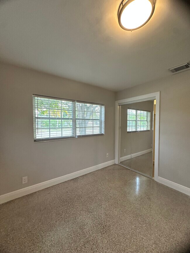 Building Photo - 259 Bloomfield Dr