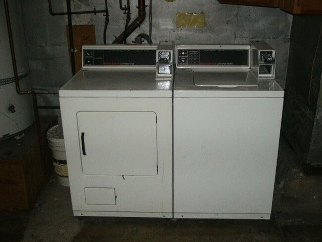 Building Photo - Recently Constructed, Fully Detached, Garden Unit, Utilities Included**Open House**