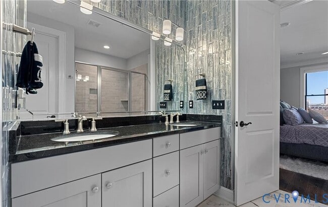 Building Photo - 444 W 6th St