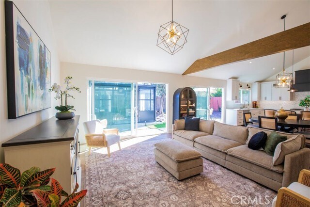 Building Photo - 32052 Via Alicia