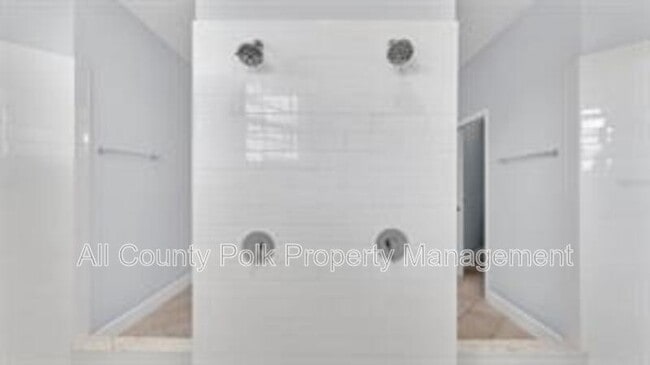 Building Photo - 1095 Woodland Oaks Dr