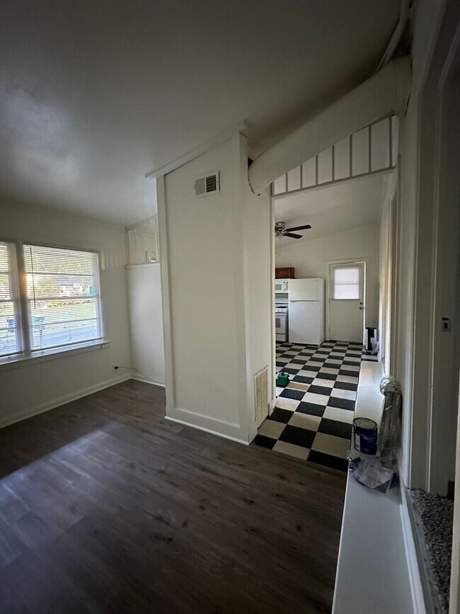 Building Photo - 2 bedroom, 1 bathroom updated home in Normaltown