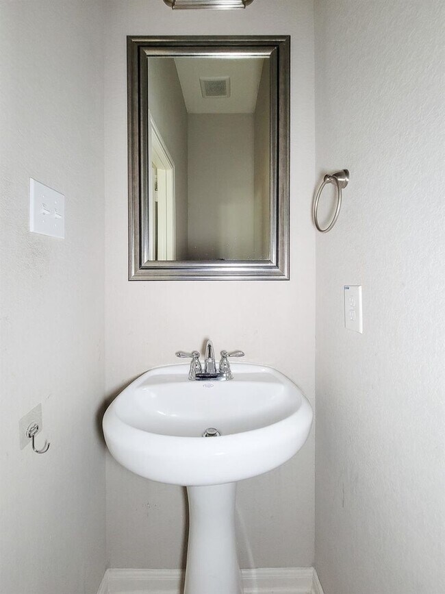 Building Photo - 219 Biltmore Loop