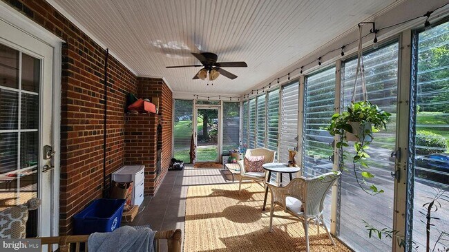 Building Photo - 4021 Laurel Rd