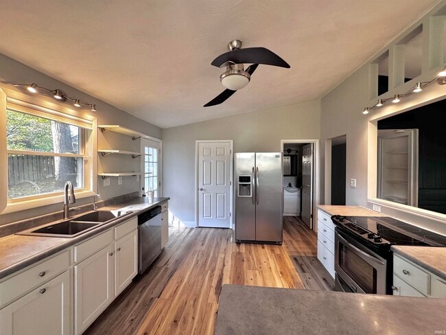 Building Photo - 7102 Woodhue Ln