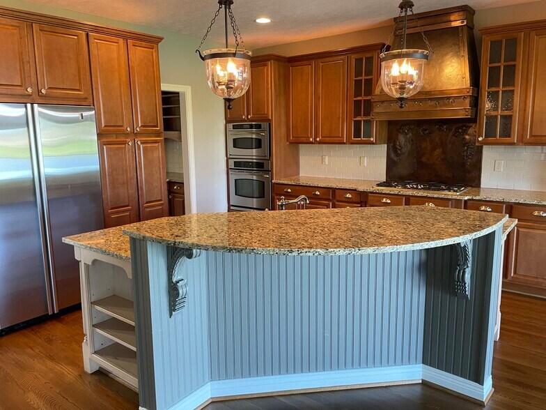 Building Photo - 4217 Village Club Dr