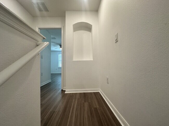 Building Photo - "Beautifully Maintained 3-Bed Townhouse with 2.5 Baths in Lakeland - Spacious 1,676 Sq. Ft.!"