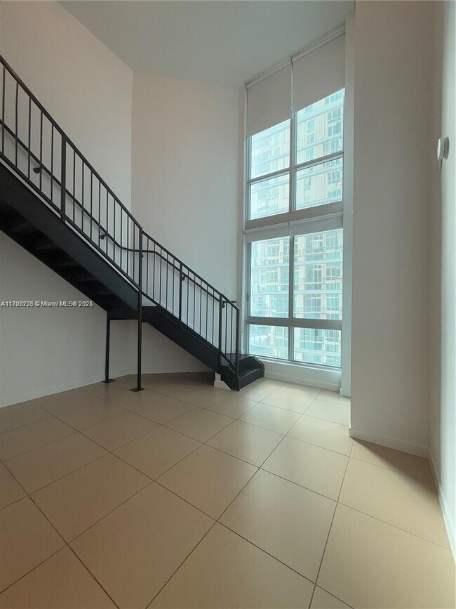 Building Photo - 300 S Biscayne Blvd