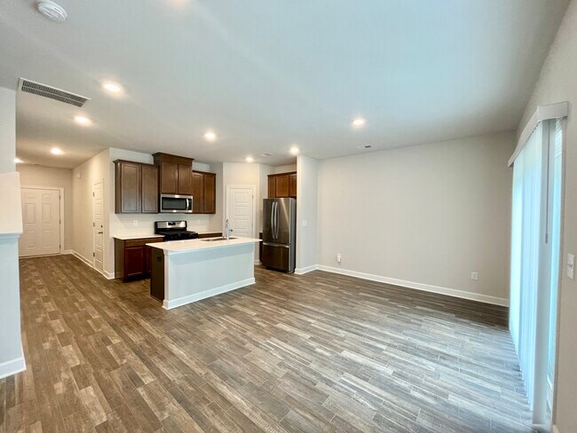 Building Photo - 614 Reese Ln