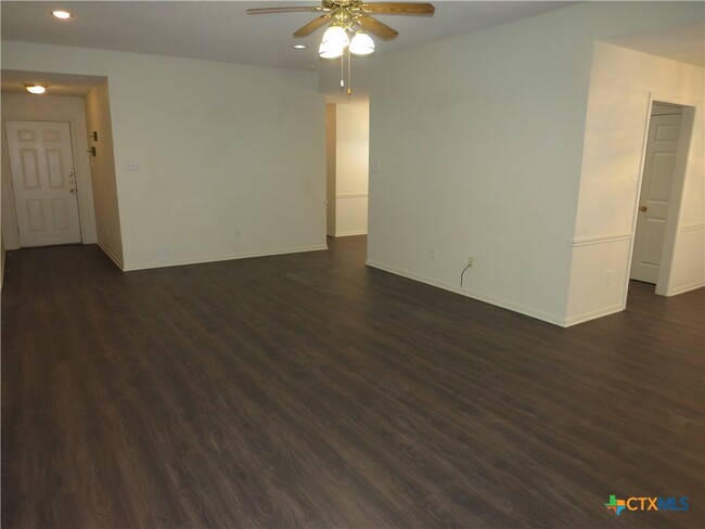 Building Photo - 2706 David Dr