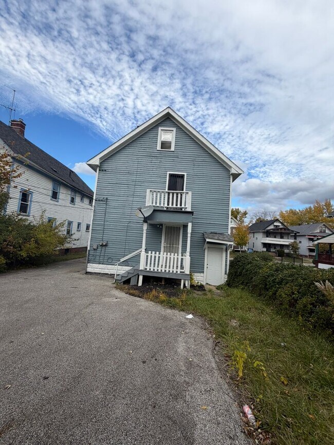 Building Photo - 12706 Parkhill Ave