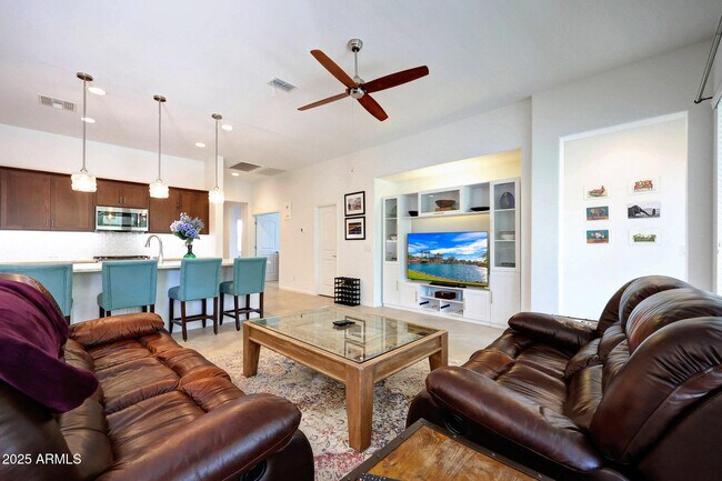 Building Photo - 16907 W Holly St