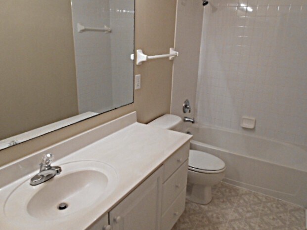 Building Photo - 6185 Champions Dr