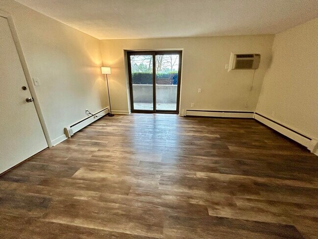 Building Photo - 70 Charles River Rd