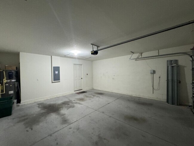 Building Photo - Available NOW!!Your Dream Home Awaits: Luxurious 3-Bedroom Oasis, Just Minutes from Daytona Beach!