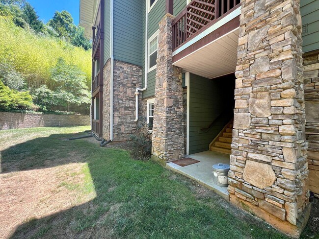 Building Photo - 3-Bed, 2-Bath Condo with Garage! One month...