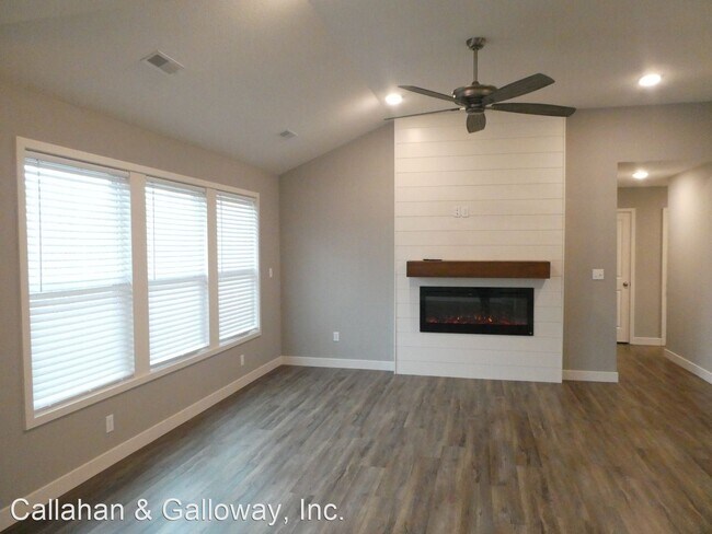 Building Photo - 3 br, 2 bath House - 305 Green Meadows circle