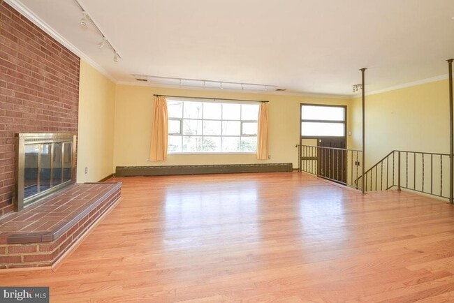 Building Photo - 3035 Hazelton St