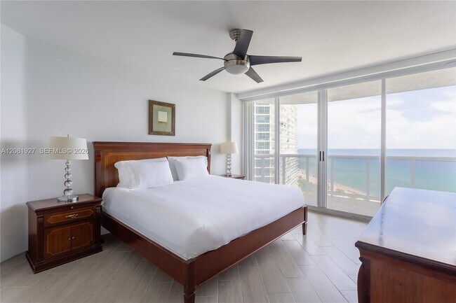 Building Photo - 16711 Collins Ave