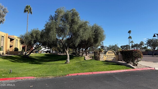 Building Photo - 8500 E Indian School Rd