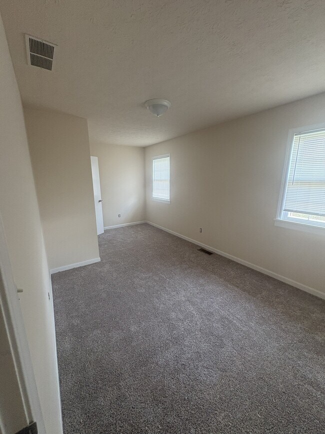 Building Photo - 1612 Highland Way