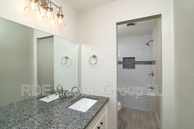 Building Photo - 4609 Biscayne Dr