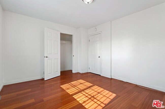 Building Photo - 3421 Walton Ave