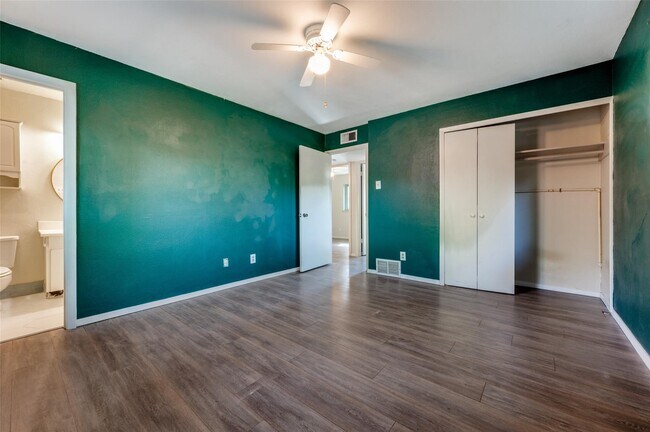 Building Photo - 13815 Stonemoss Dr