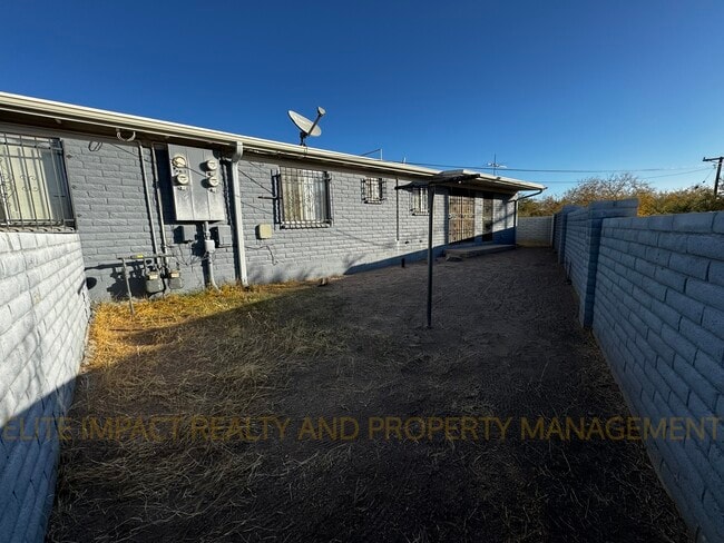 Building Photo - 1841 W Dominy Rd