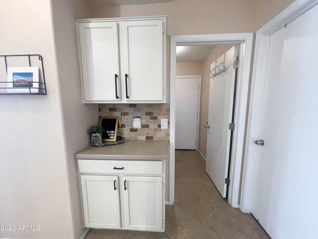 Building Photo - 1077 W Olive Ave