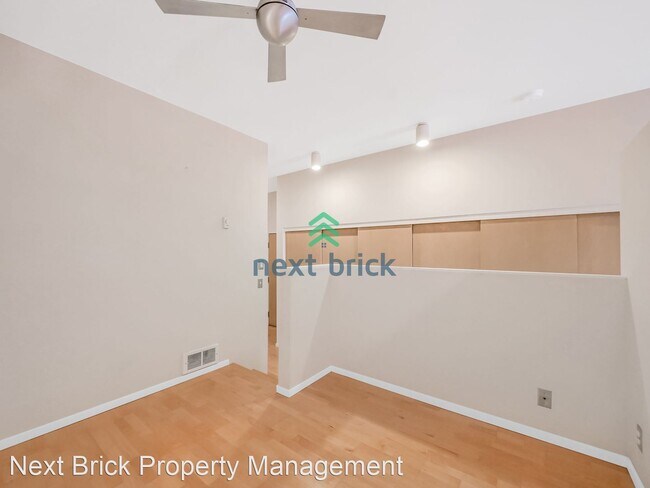Building Photo - 1 br, 1 bath House - 2030 Western Ave, Uni...
