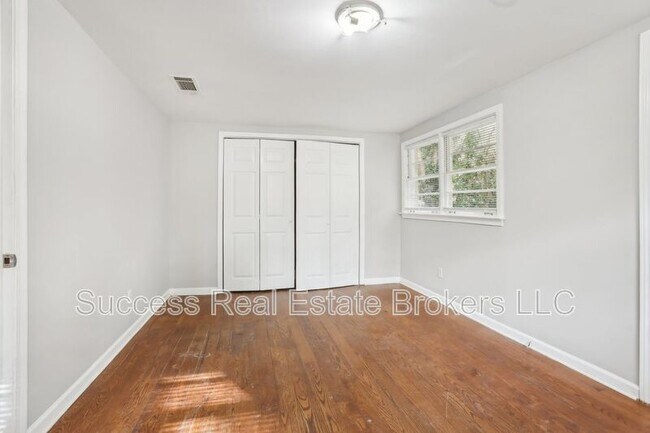 Building Photo - 1840 Camellia Dr