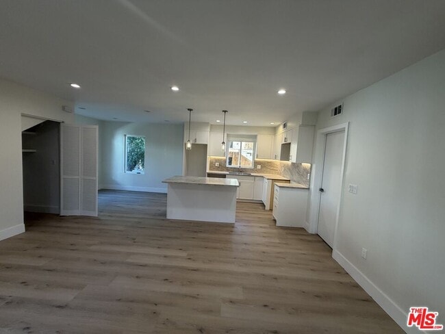 Building Photo - 1546 S Ogden Dr